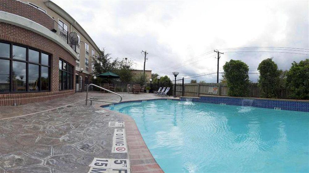 Holiday Inn Express Hotel & Suites Elgin By Ihg Exterior photo