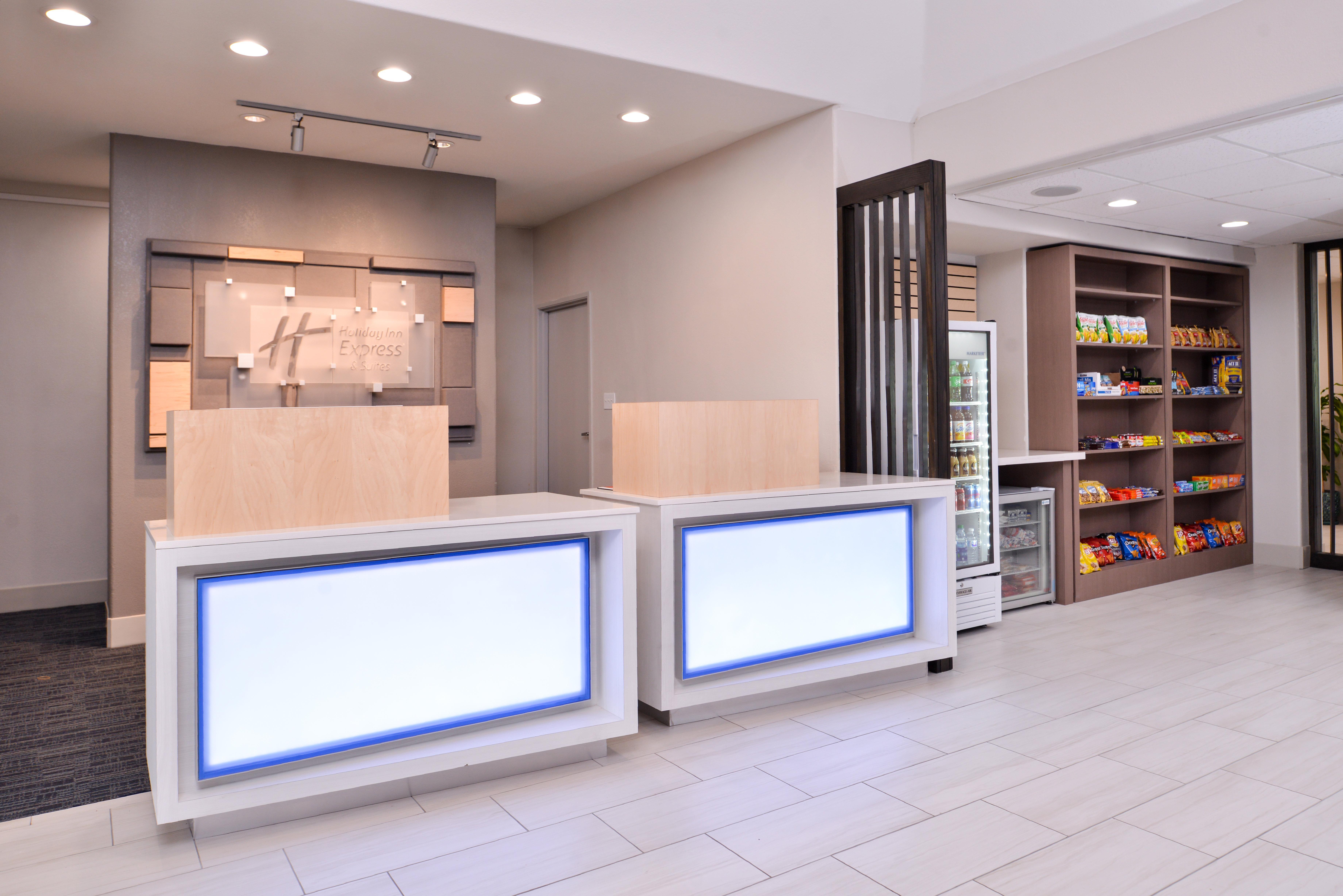 Holiday Inn Express Hotel & Suites Elgin By Ihg Exterior photo