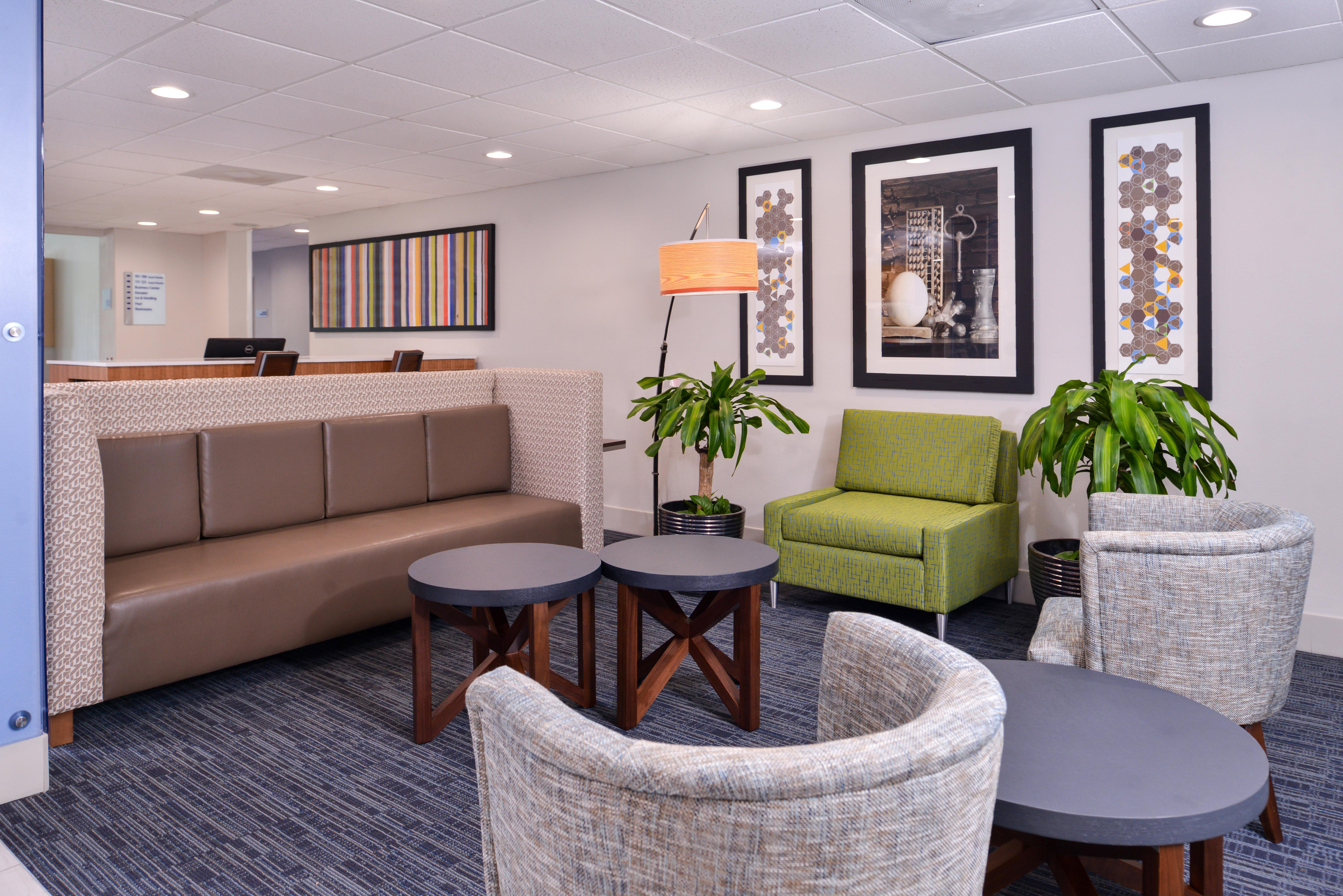 Holiday Inn Express Hotel & Suites Elgin By Ihg Exterior photo