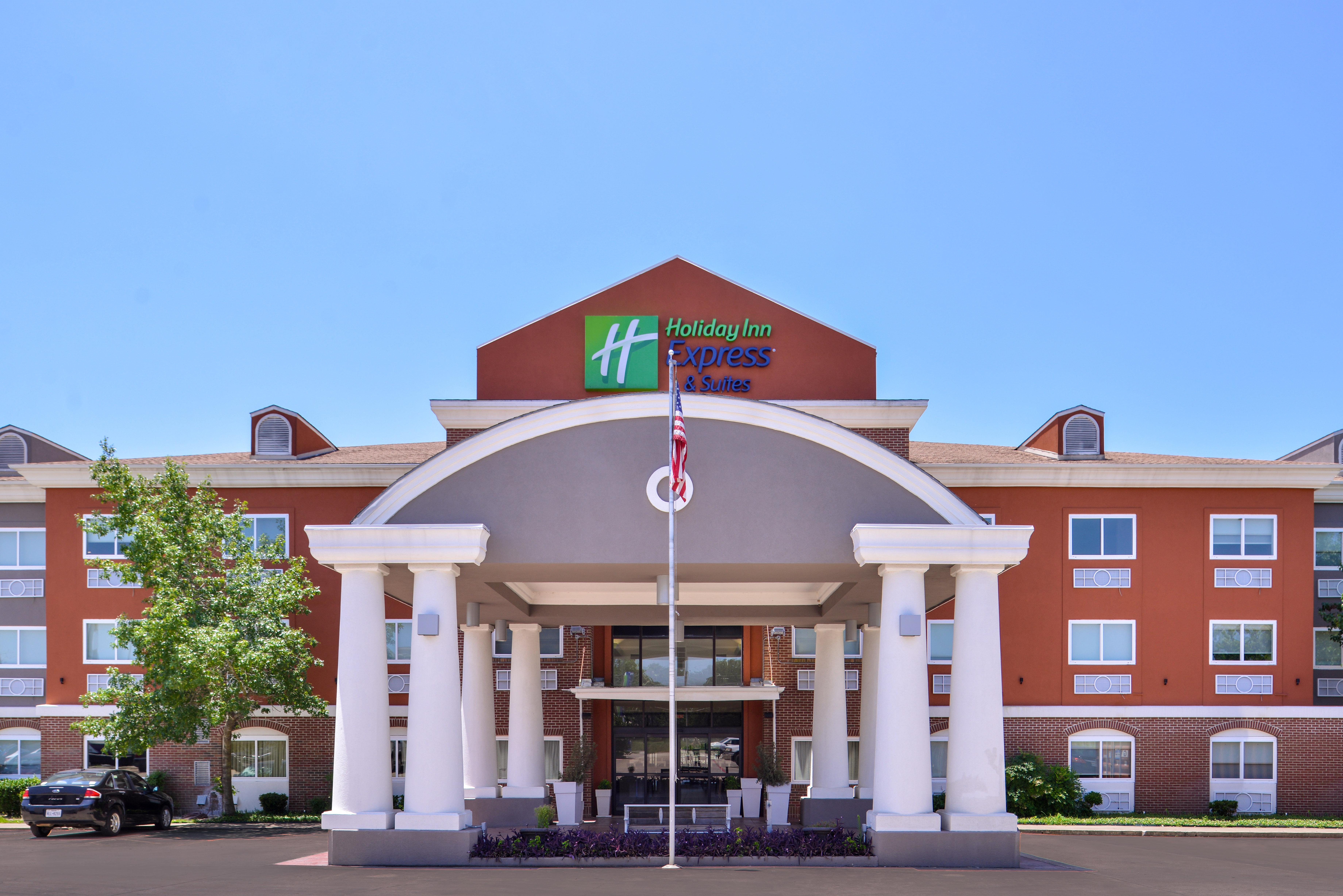 Holiday Inn Express Hotel & Suites Elgin By Ihg Exterior photo