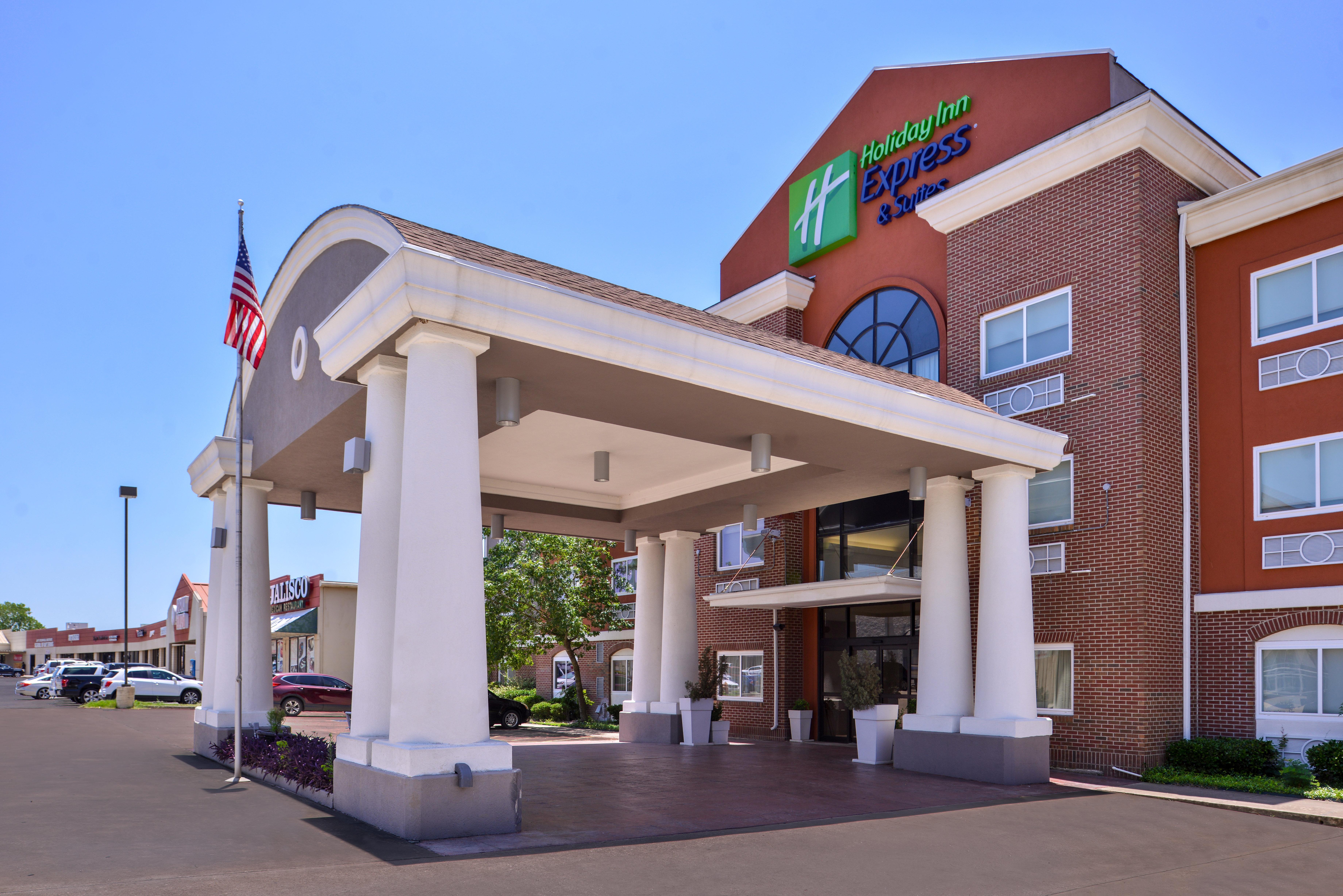 Holiday Inn Express Hotel & Suites Elgin By Ihg Exterior photo