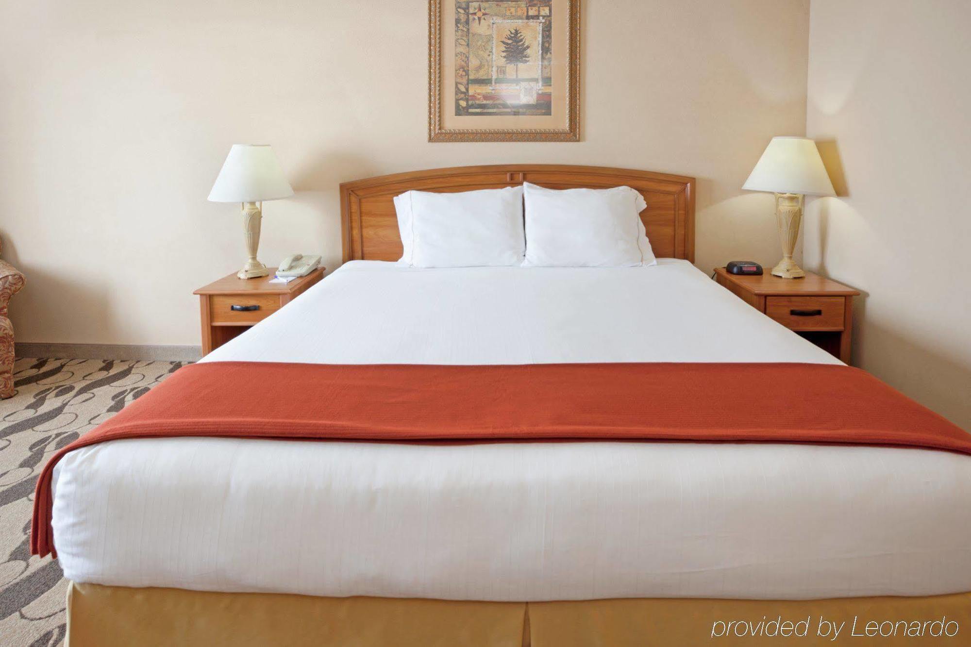 Holiday Inn Express Hotel & Suites Elgin By Ihg Room photo